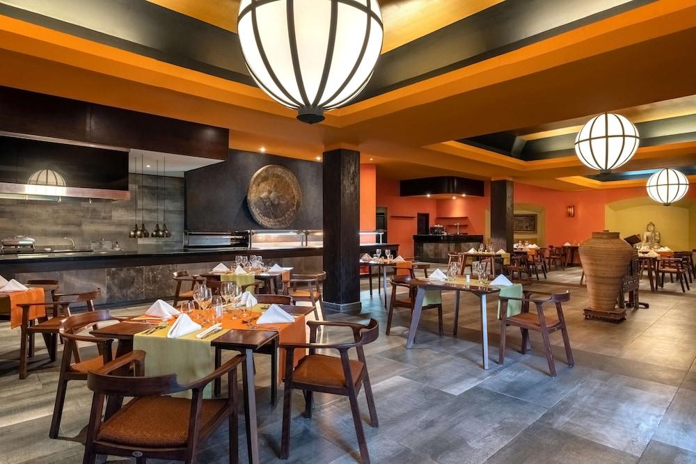 restaurant cafeteria