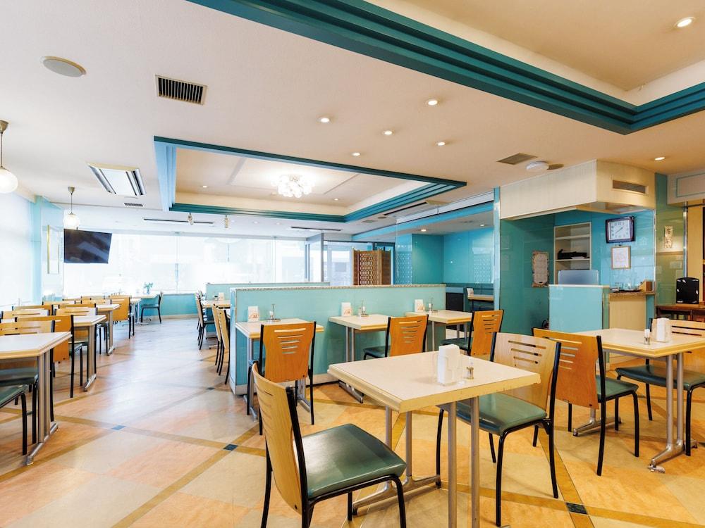 restaurant cafeteria