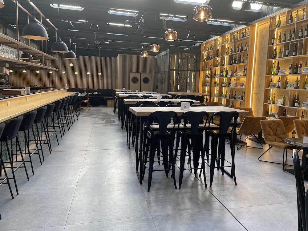restaurant-cafeteria