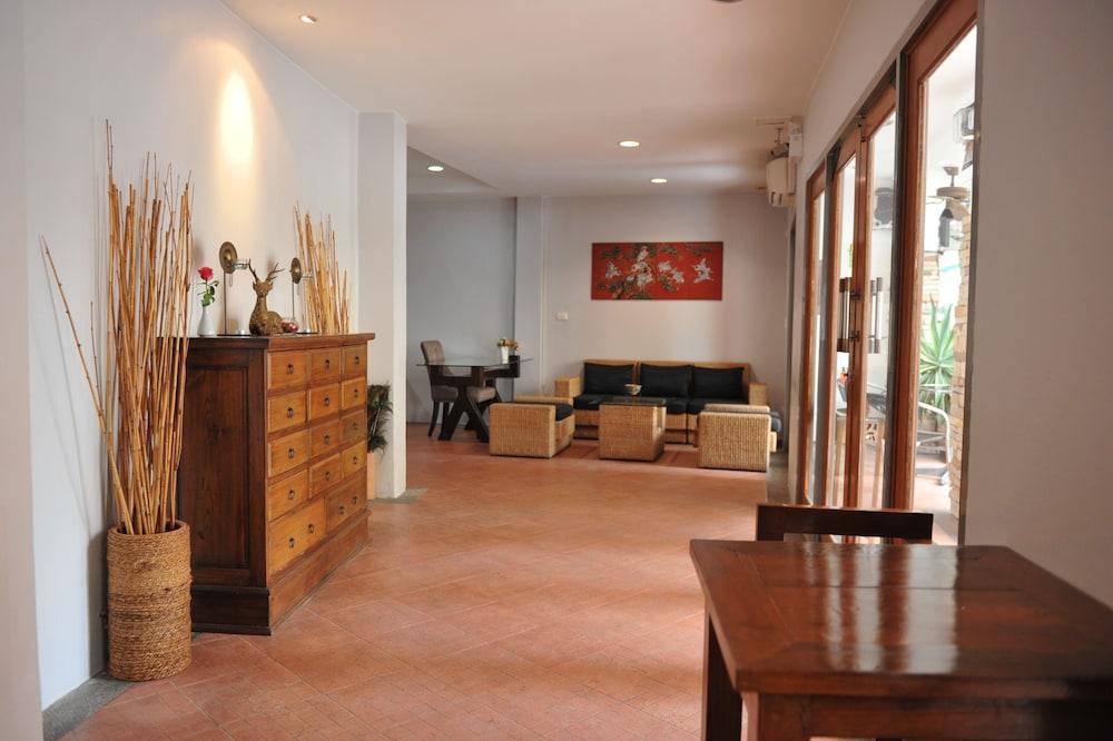 lounge