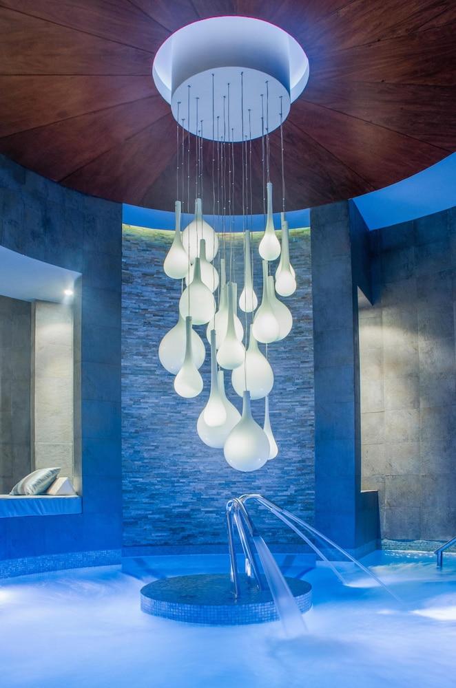 swimming pool spa