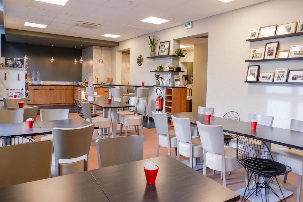 restaurant cafeteria