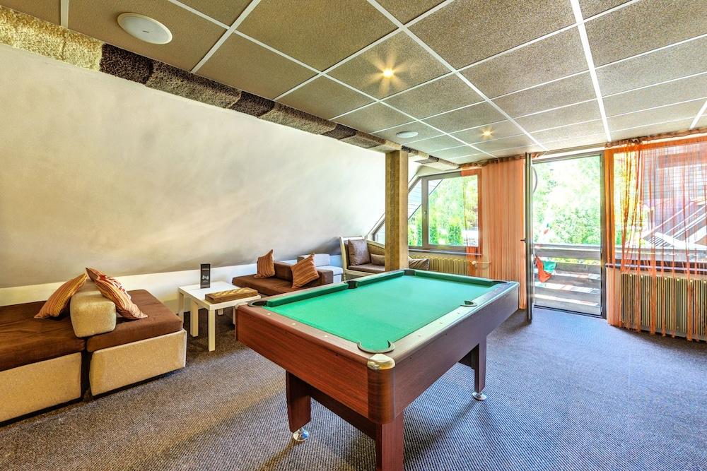 swimming pool spa