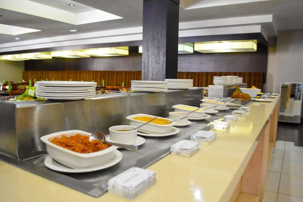 restaurant cafeteria