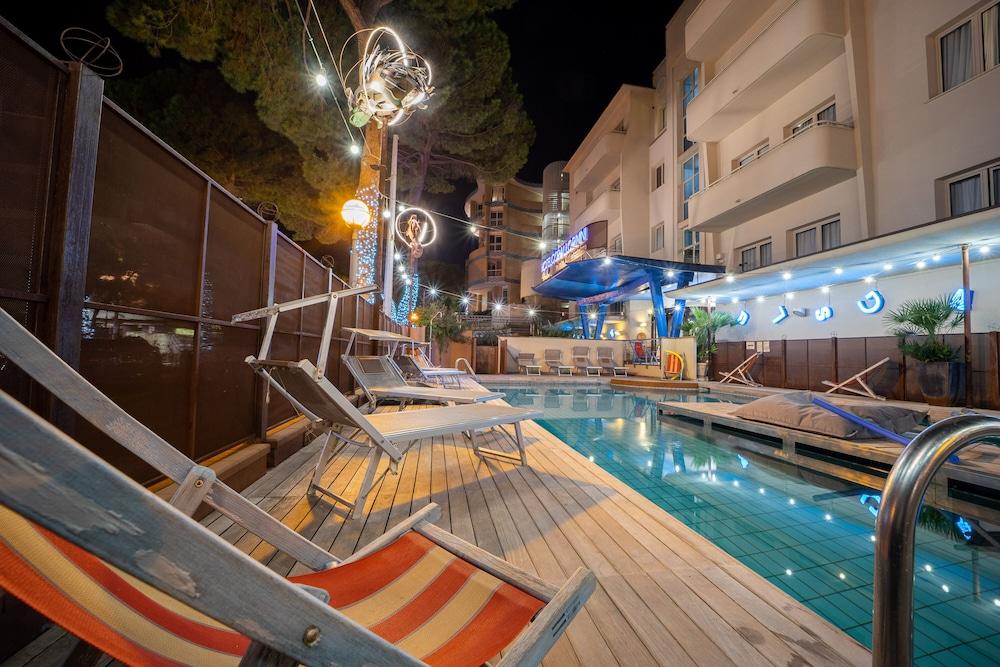 swimming pool spa