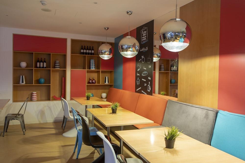 restaurant cafeteria