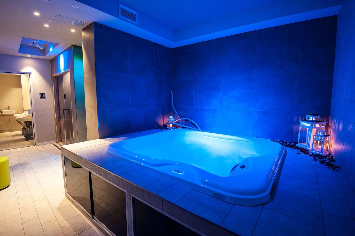swimming pool spa