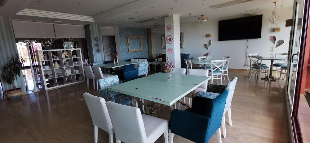 restaurant-cafeteria