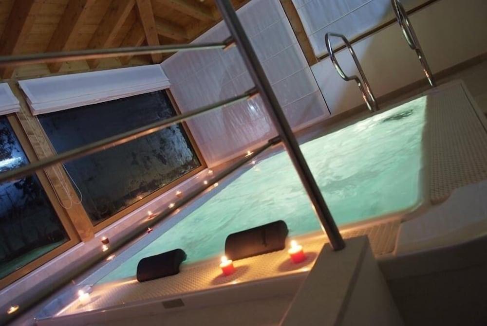 swimming pool spa