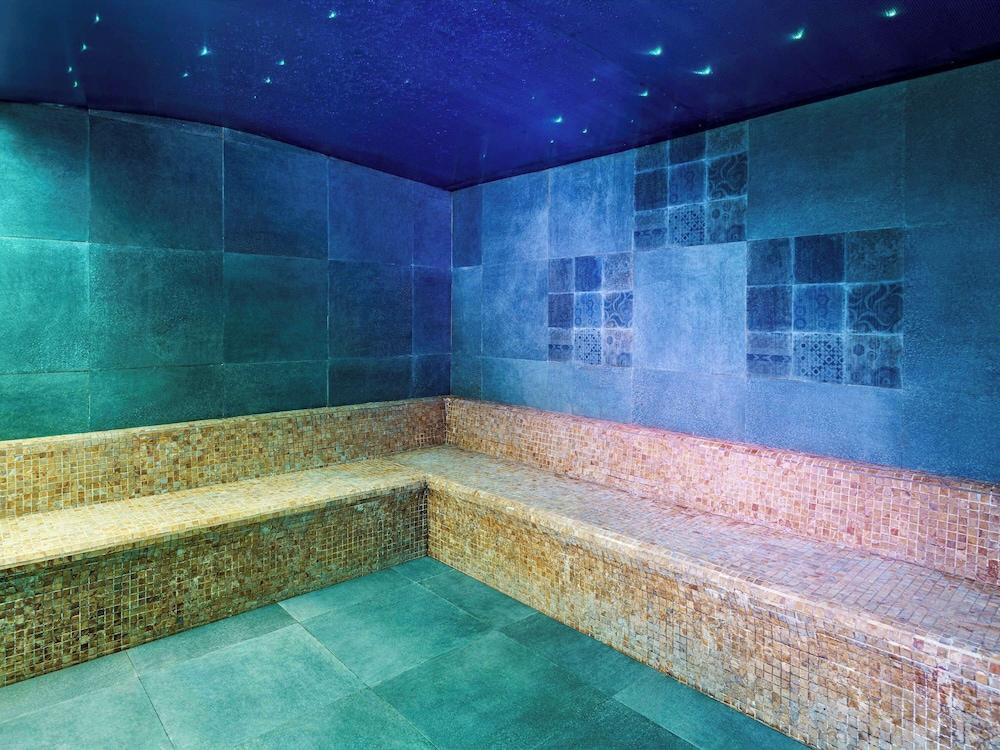 swimming pool spa