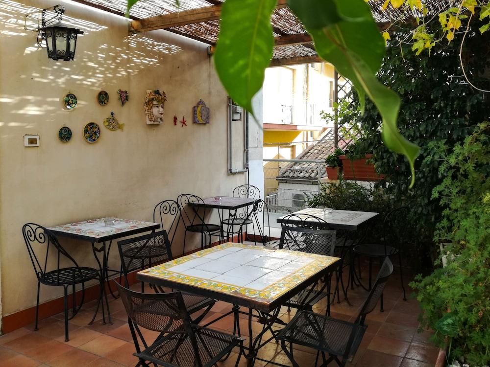 restaurant cafeteria
