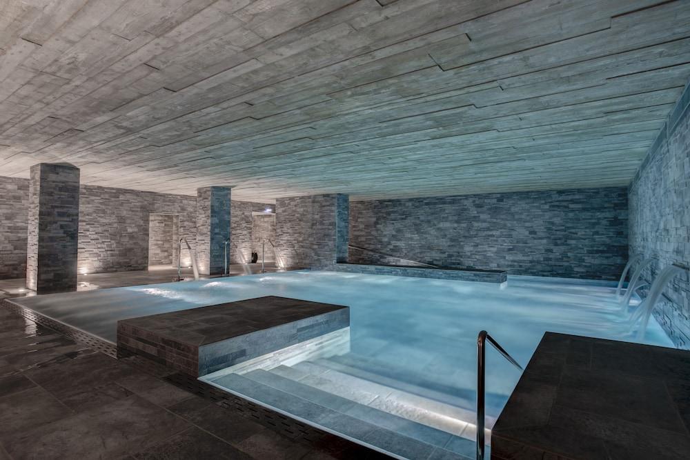 swimming pool spa