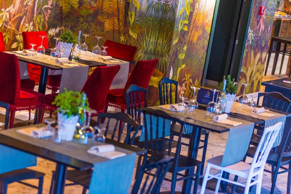 restaurant cafeteria