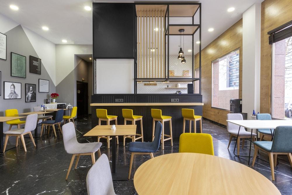 restaurant cafeteria