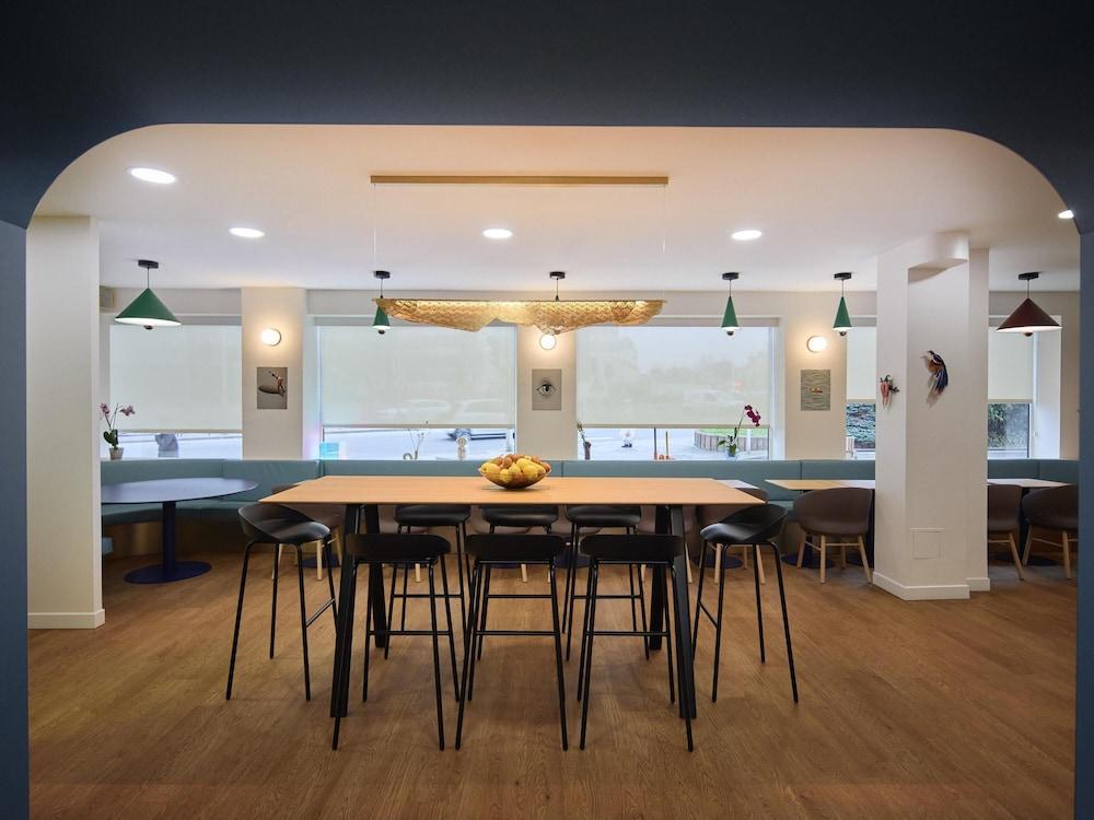 restaurant cafeteria