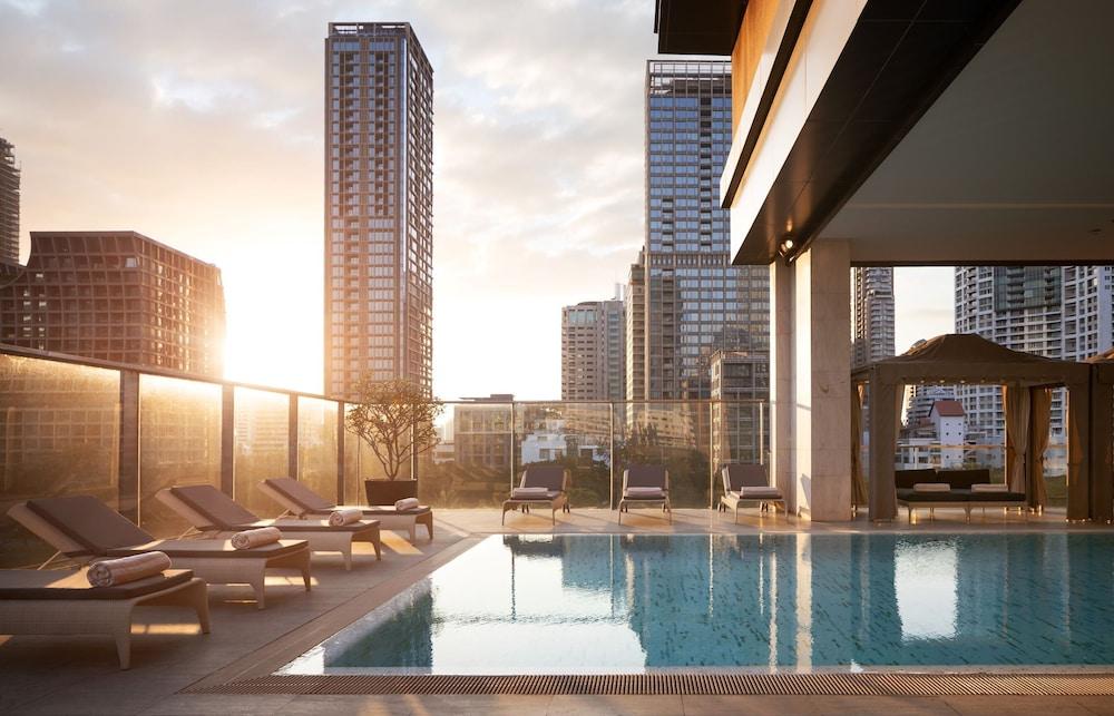 swimming pool spa