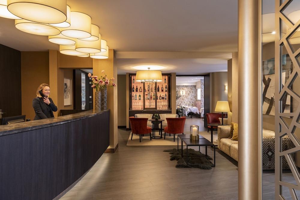 lobby