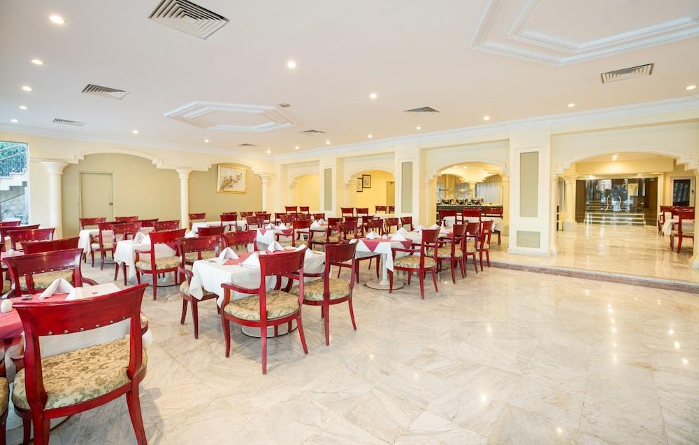 restaurant cafeteria
