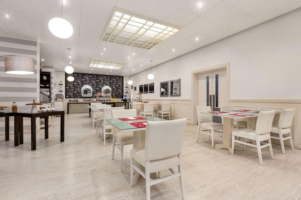 restaurant cafeteria