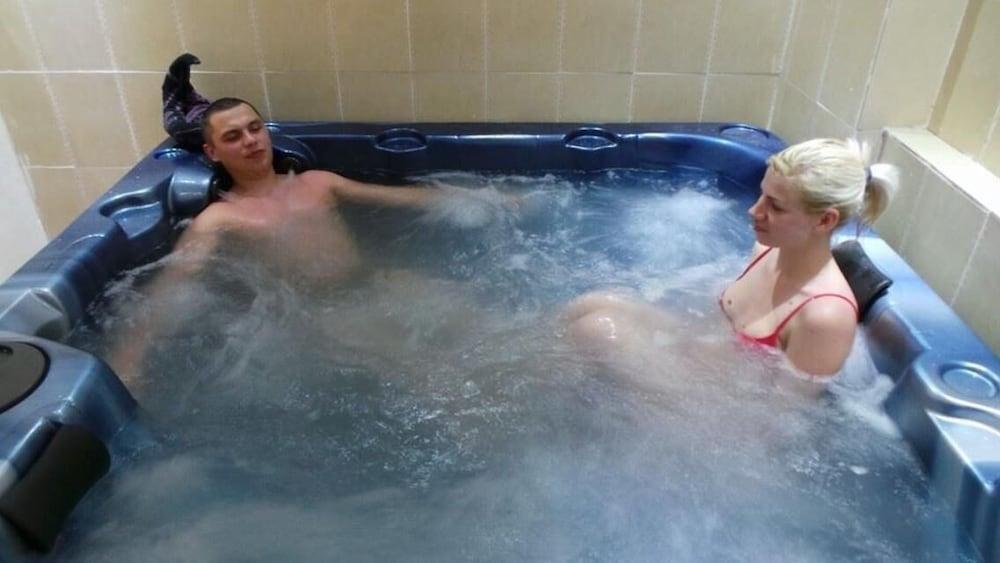 swimming pool spa