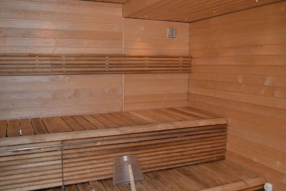 swimming pool spa