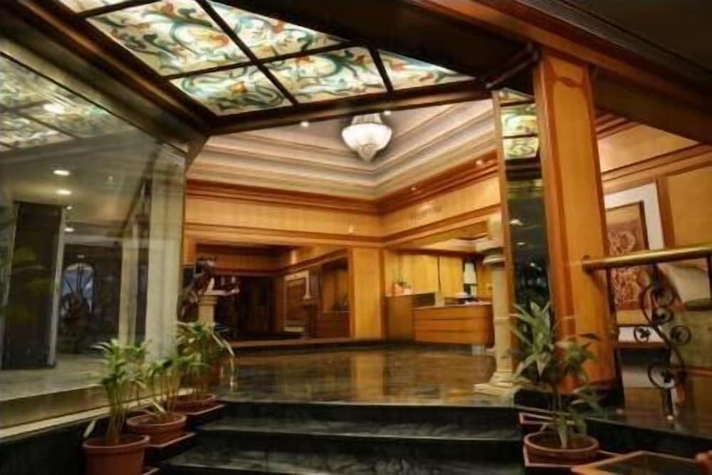 lobby