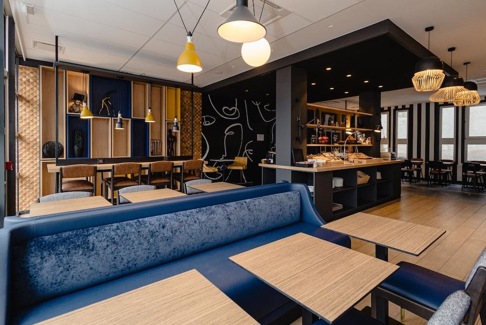 restaurant cafeteria