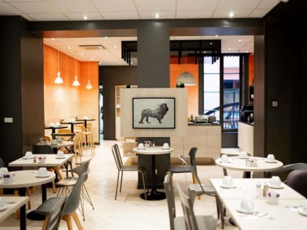 restaurant cafeteria