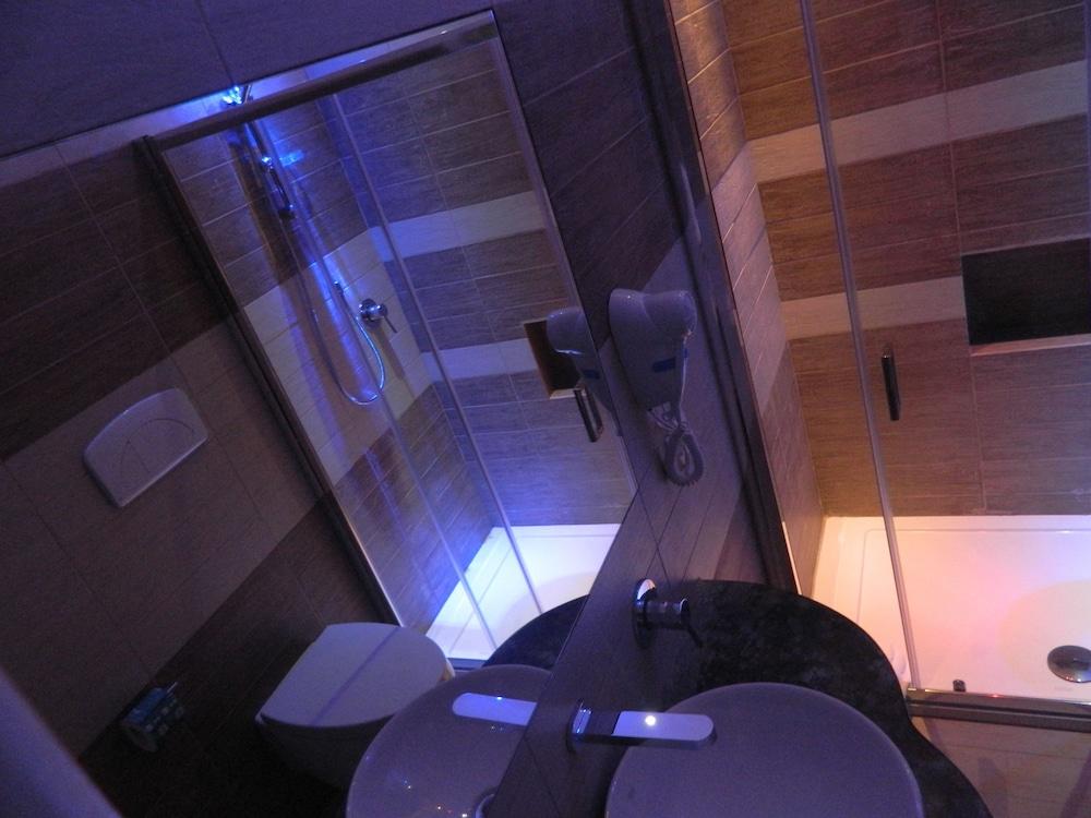 swimming pool spa