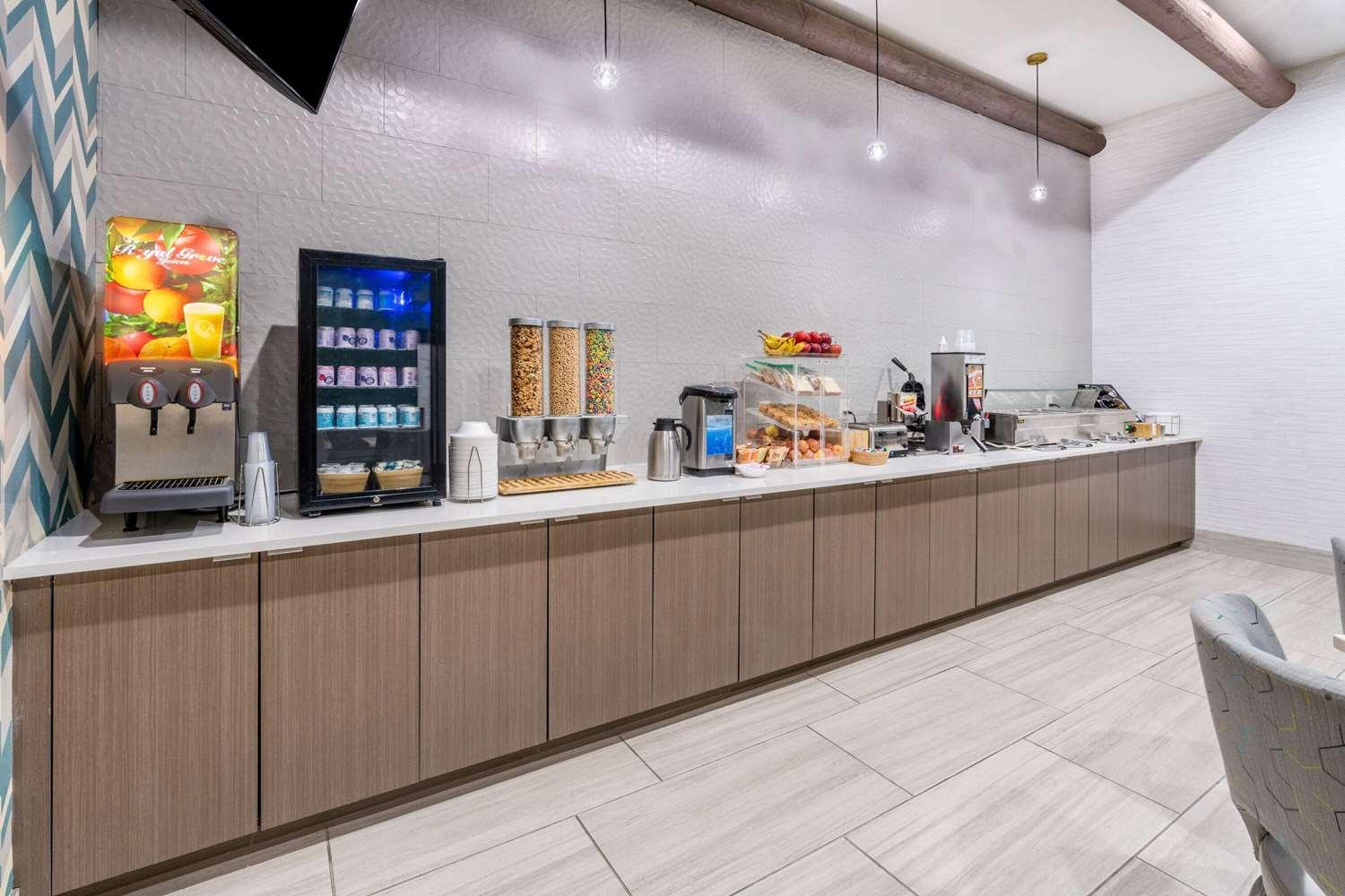 restaurant cafeteria