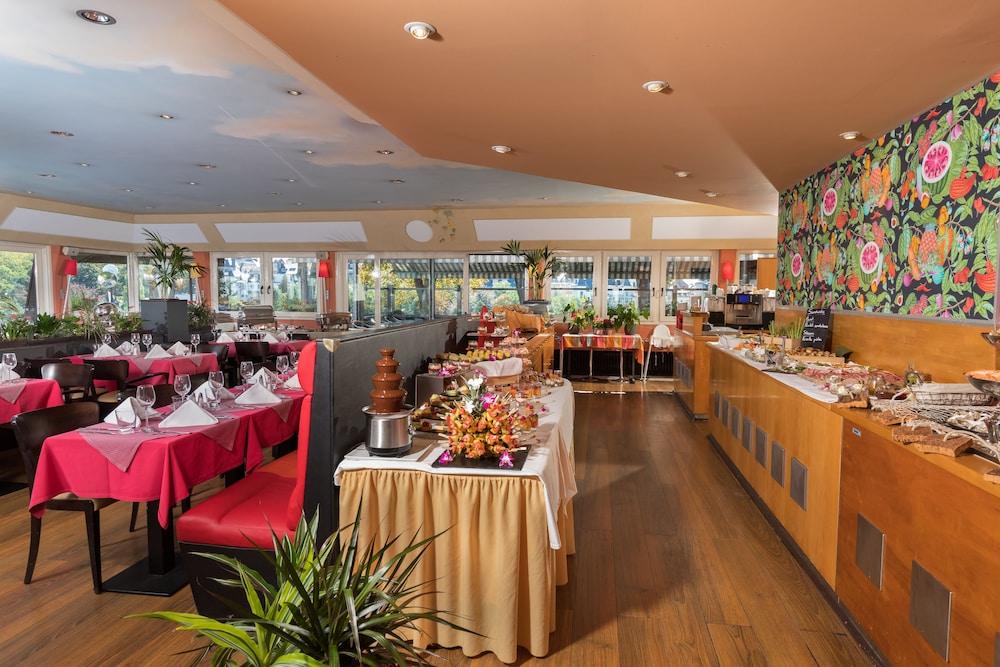 restaurant cafeteria