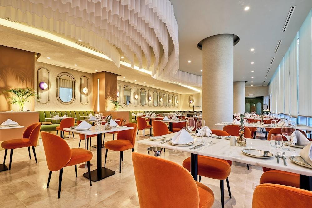 restaurant cafeteria