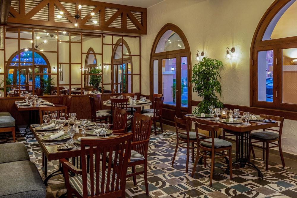 restaurant cafeteria