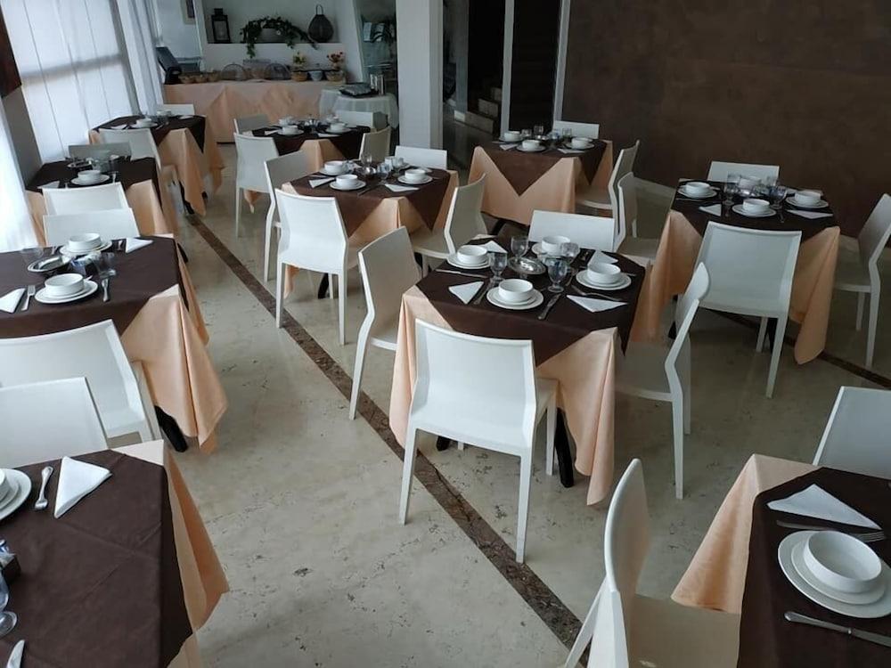 restaurant-cafeteria