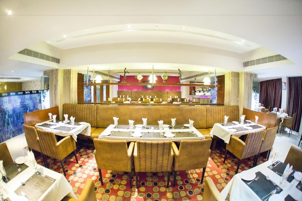 restaurant cafeteria