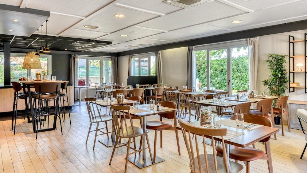 restaurant cafeteria