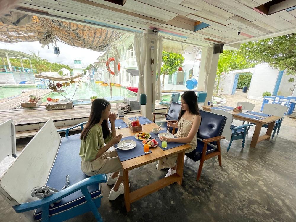 restaurant cafeteria