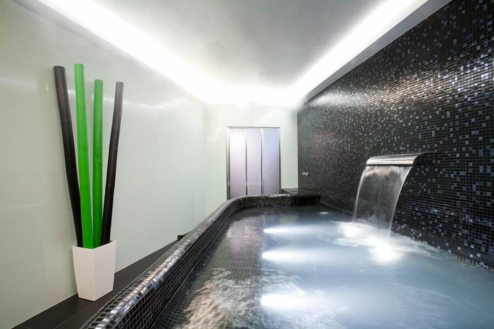 swimming pool spa