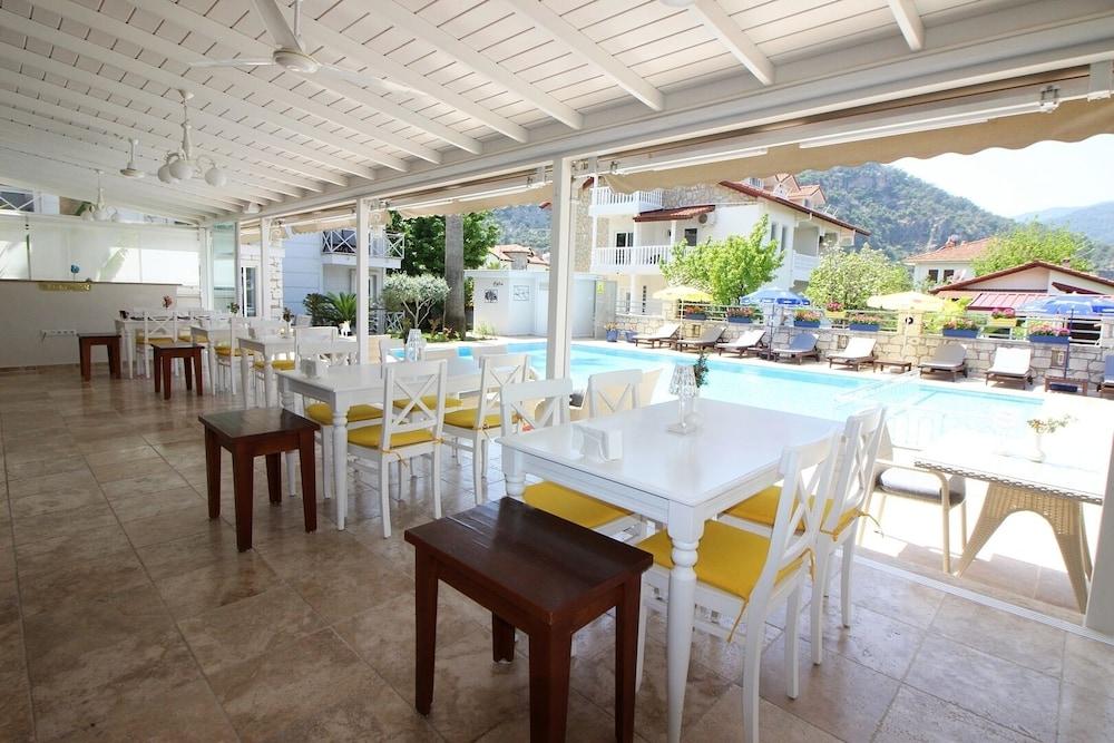 restaurant cafeteria
