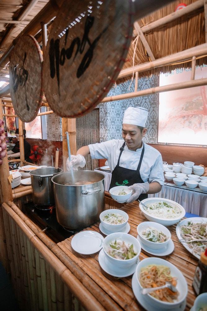 restaurant cafeteria