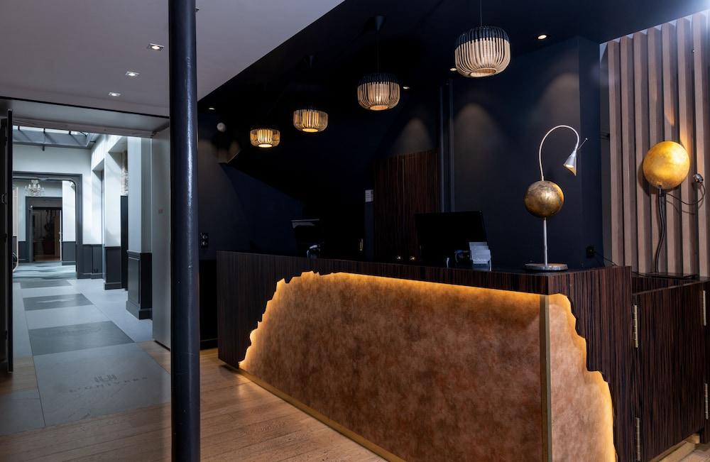 lobby
