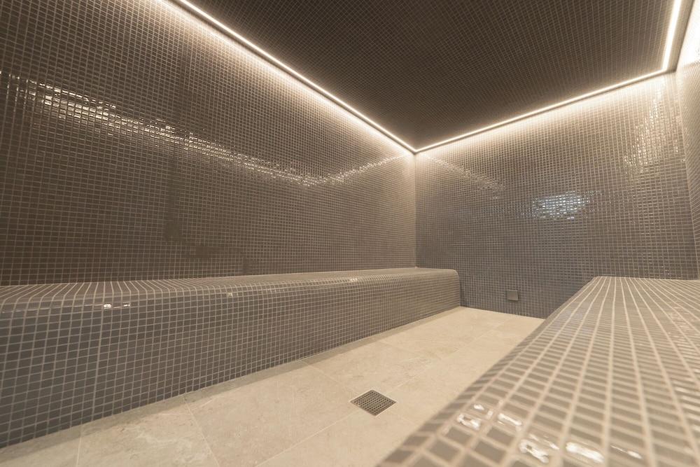 swimming pool spa