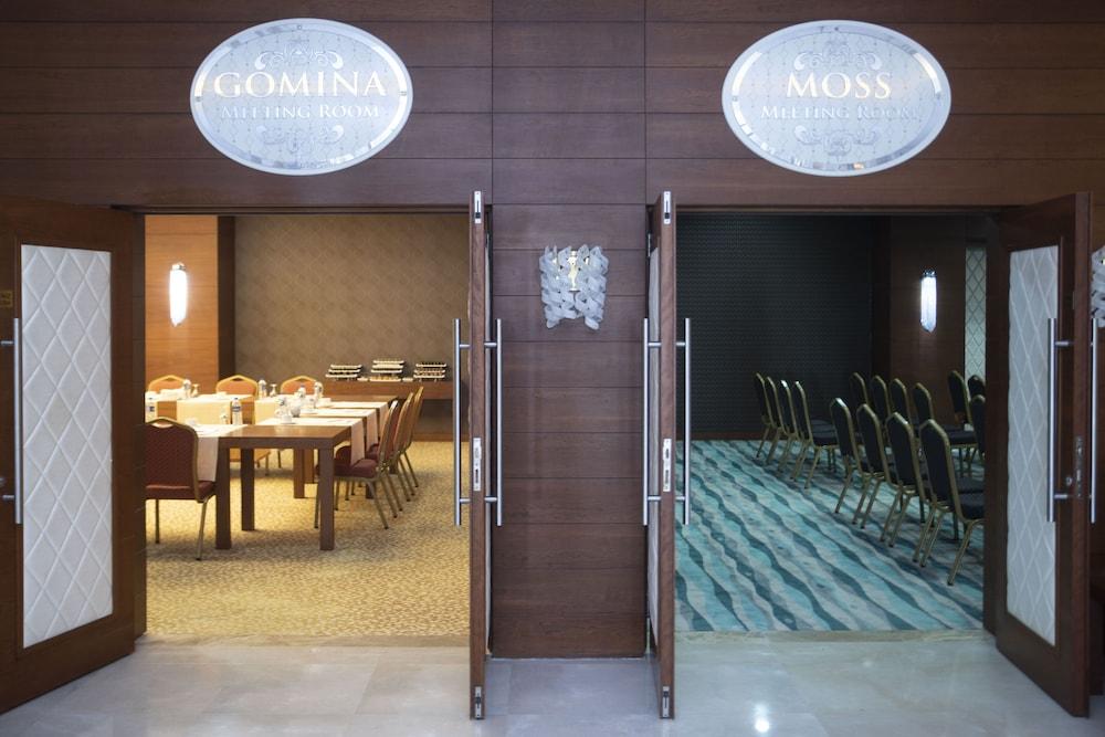 restaurant cafeteria