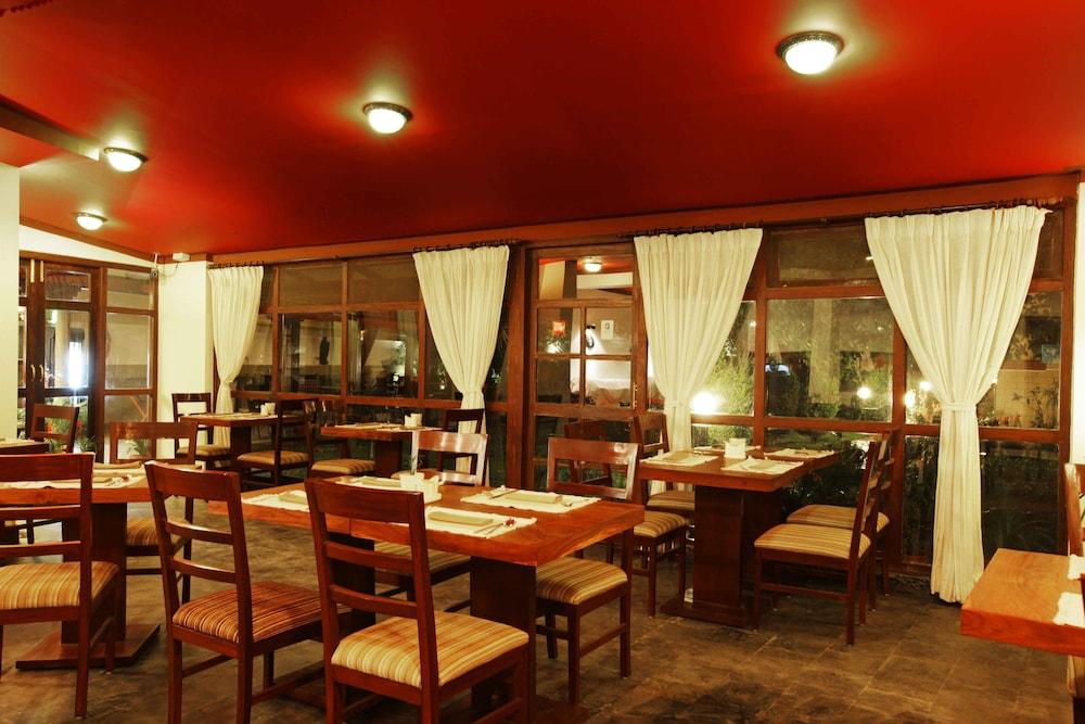 restaurant cafeteria