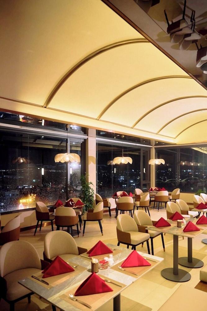restaurant cafeteria