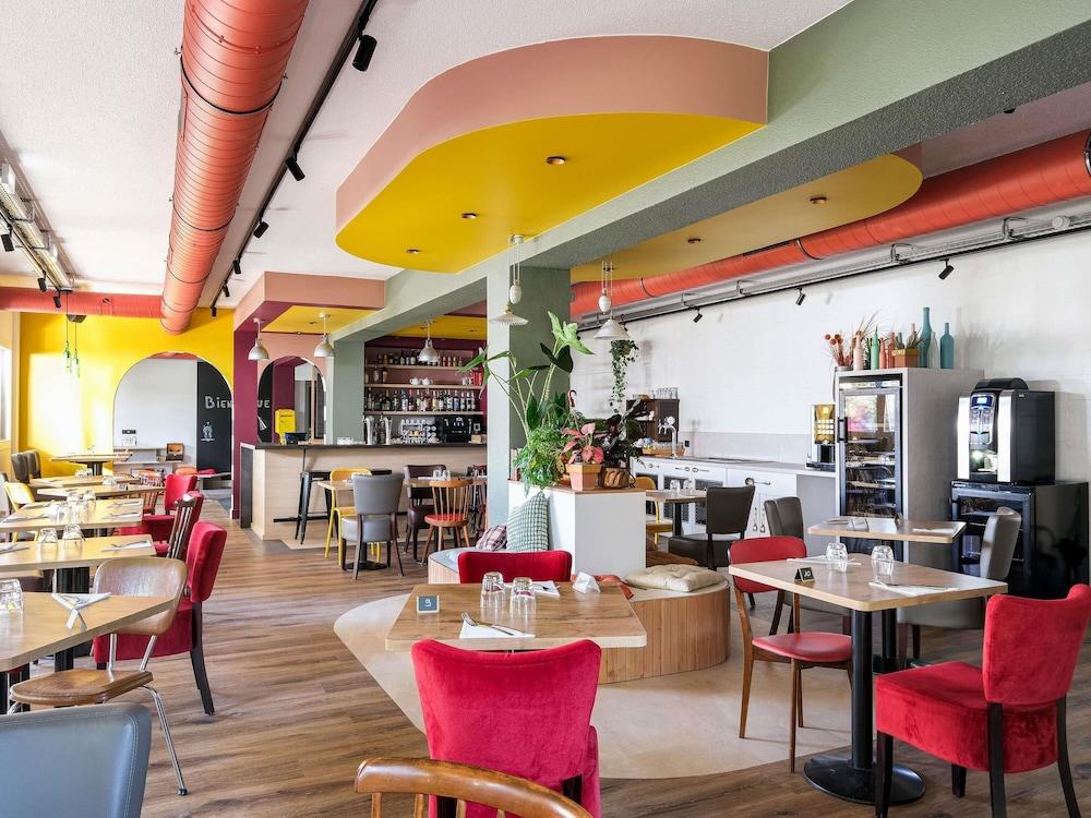 restaurant cafeteria