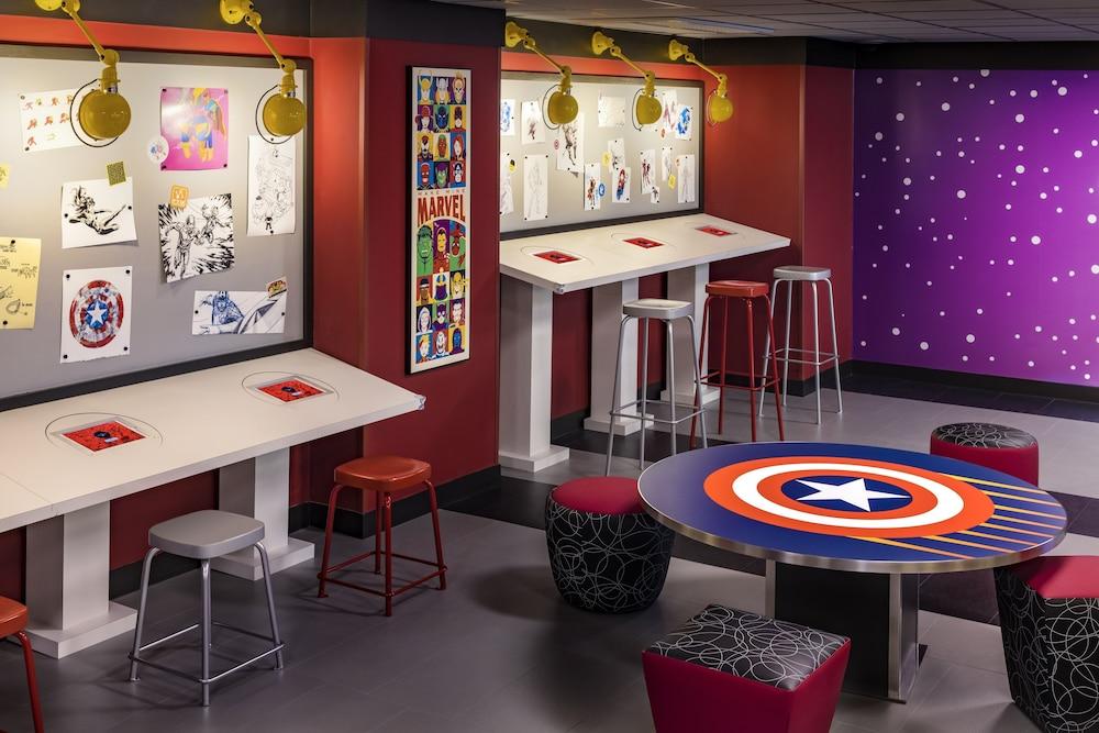 restaurant cafeteria