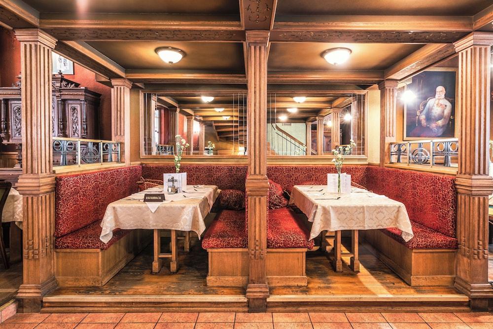 restaurant cafeteria