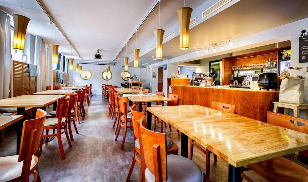 restaurant cafeteria