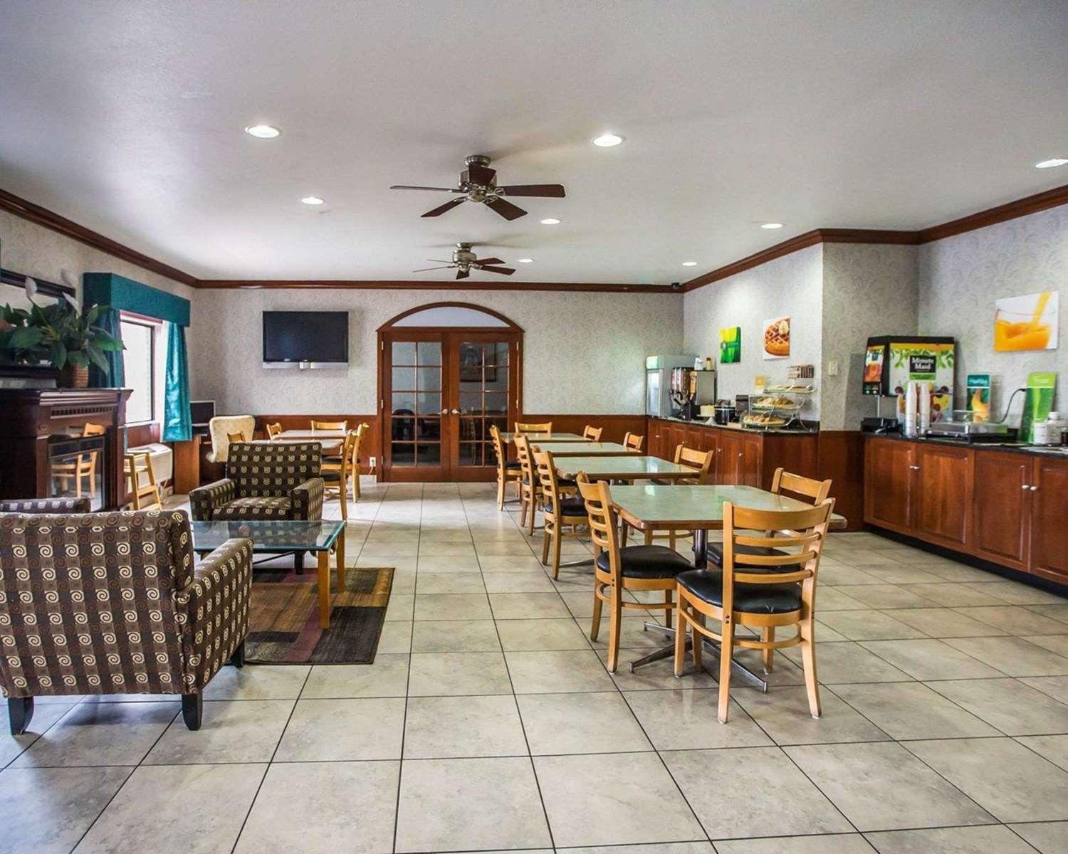 restaurant cafeteria
